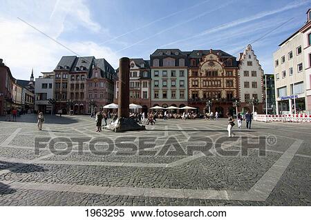 Stock Photography - Heunensaeule Column In The Middle Of The Market Square, In Mainz, Germany. Fotosearch