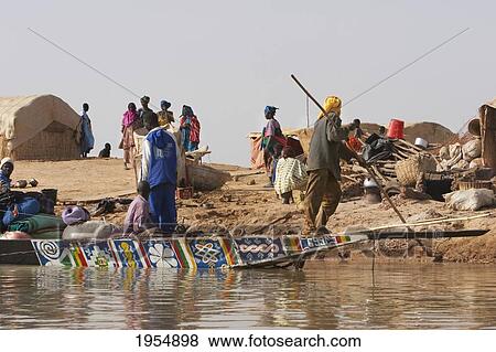 Stock Photo - Large group of people along the shores of the Niger River between Mopti and Lake Debo, Mali. Fotosearch