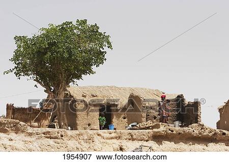 Stock Photo - People along the shores of the Niger River between Mopti and Lake Debo, Mali. Fotosearch