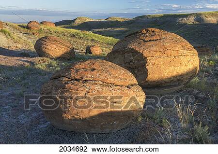Sandstone Concretions At Red Rock Coulee Natural Area, Alberta View Large Photo Image Stock Image - Sandstone Concretions At Red Rock Coulee Natural Area, Alberta. Fotosearch