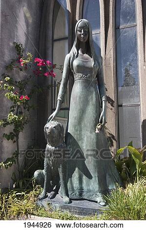 Stock Photograph - Statue Of Liliana Crociati De Szaszak And Her Dog Sabu By Sculptor Wilfredo Viladrich In Front Of Her Mausoleum At The Cementerio De La Recoleta, Buenos Aires, Capital Federal, Argentina. Fotosearch