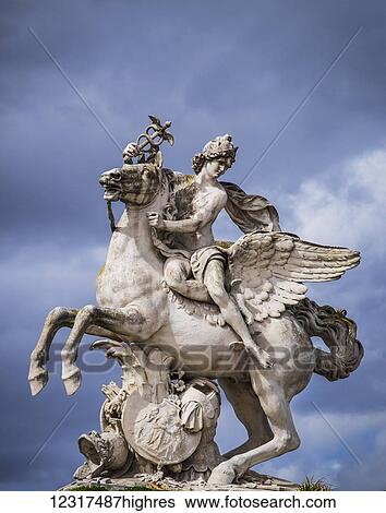 perseus and pegasus statue