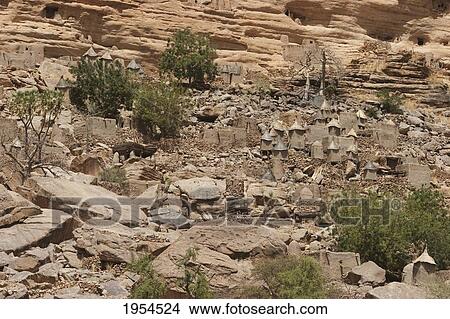 Picture - Telem houses set in the Bandiagara Escarpment, Irelli, Mali. Fotosearch