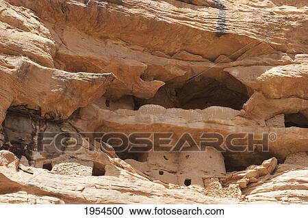 Stock Image - Telem houses set in the Bandiagara Escarpment, Irelli, Mopti, Mali. Fotosearch