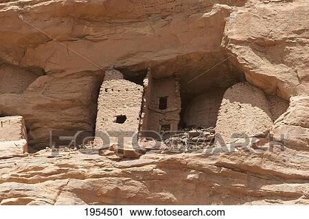 Stock Image - Telem houses set in the Bandiagara Escarpment, Irelli, Mopti, Mali. Fotosearch