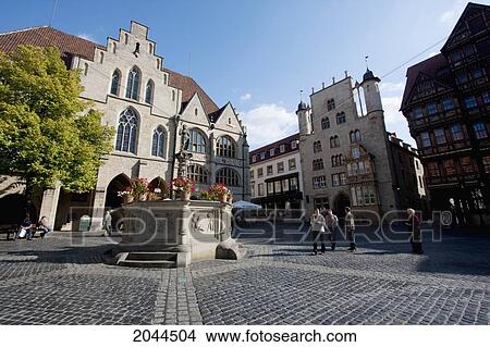 Picture - Town Hall And Fountain On The Market Square, Hildesheim, Lower Saxony, Germany. Fotosearch