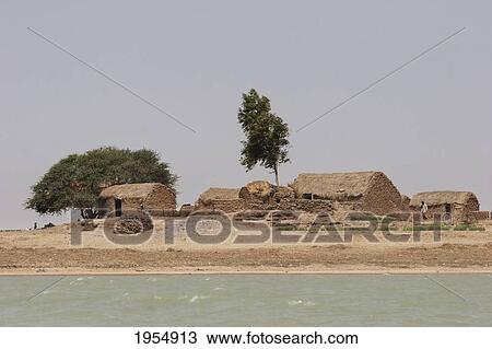 Stock Image - Village along the shores of the Niger River between Mopti and Lake Debo, Mali. Fotosearch