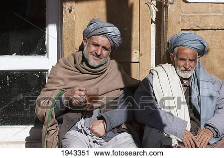Wolldecke Manner An Dass Basar In Bamiyan Bamian Provinz Afghanistan Stock Bild Fotosearch