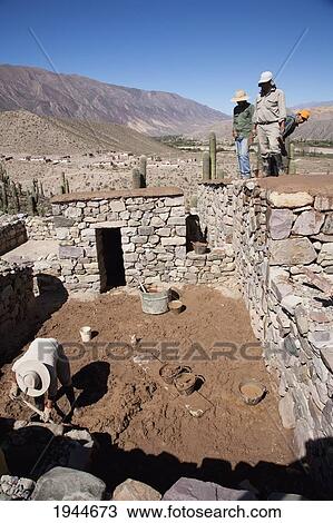 Stock Image - Workers Reconstructing The Pre-Columbian Fortification Of Pucará De Tilcara, Jujuy, Argentina. Fotosearch