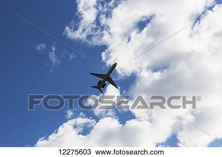 Stock Image - Airplane leaving Anchorage airport: Anchorage, Alaska, United States of America. Fotosearch