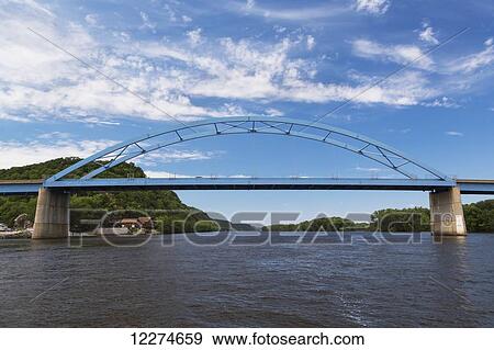 Stock Photo - Bridge across the Mississippi River connecting Marquette, Iowa and Praire Du Chien, Wisconsin; Iowa, United States of America. Fotosearch