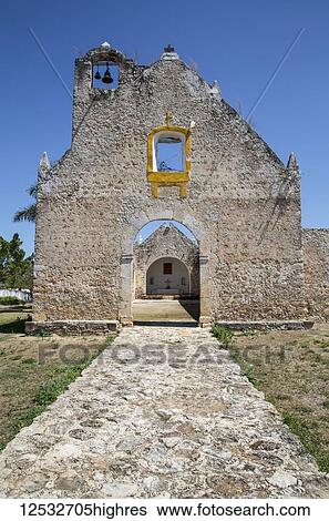 Stock Photograph - Ruined Church of Pixila, completed in 1797; Cuauhtemoc, Yucatan, Mexico. Fotosearch