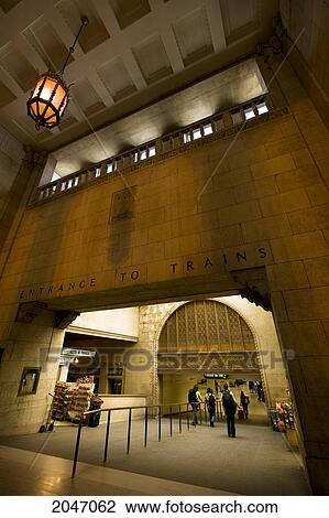Stock Image - Union Station, Front Street, Toronto, Ontario. Fotosearch