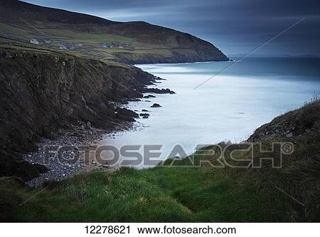Stock Image - Coumeenole beach on the Slea Head drive on the Dingle peninsula, Wild Atlantic Way; County Kerry, Ireland. Fotosearch