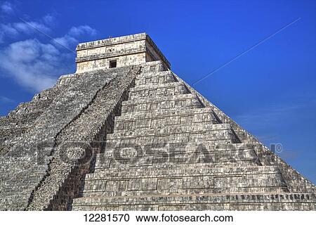 Stock Image - Pyramid of Kulkulcan, Chichen Itza; Yucatan, Mexico. Fotosearch