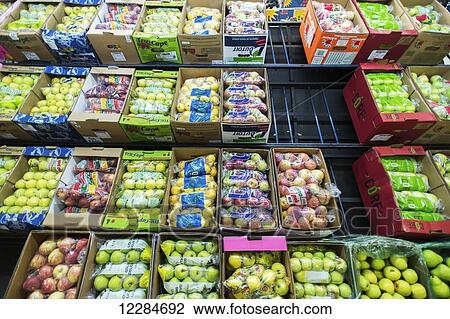 Stock Image - Apples at Tshwane Fresh Produce Market; Pretoria, Gauteng, South Africa. Fotosearch