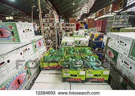 Stock Image - Apples at Tshwane Fresh Produce Market; Pretoria, Gauteng, South Africa. Fotosearch