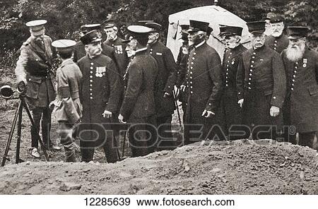 Stock Photo - Changes in warfare being explained to veterans by Colonel Ashley, who took signallers up to Chelsea and lectured to the Pensioners during WWI. From The Pageant of the Century, published 1934. Fotosearch