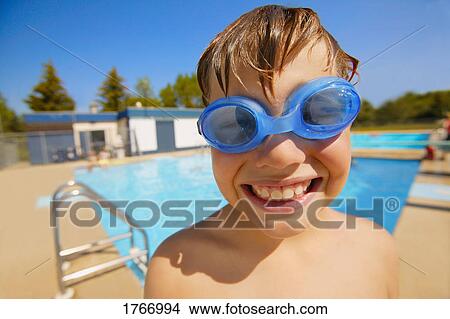 Picture - Child with goggles. Fotosearch