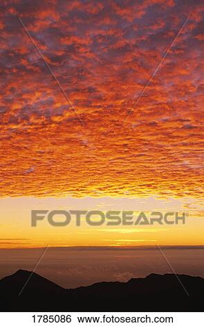Hawaiian sky View Large Photo Image Stock Photograph - Hawaiian sky. Fotosearch