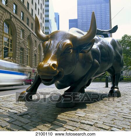 充満 雄牛 像 中に 通り ニューヨーク株式取引所 ウォールストリート ニューヨーク市 ニューヨーク州 アメリカ ストックイメージ Fotosearch