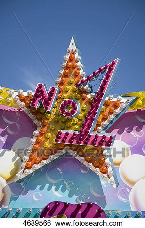 的, a, 举行赛会的场所骑, 上, a, funfair