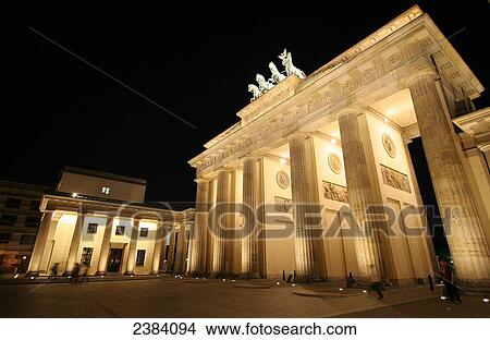 Picture - Gate lit up at night, Quadriga Statue, Brandenburg Gate, Berlin, Germany . Fotosearch