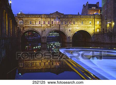 Stock Photography - Pulteney Bridge over river, Avon River, Aquae Sulis, Bath, Somerset, England . Fotosearch