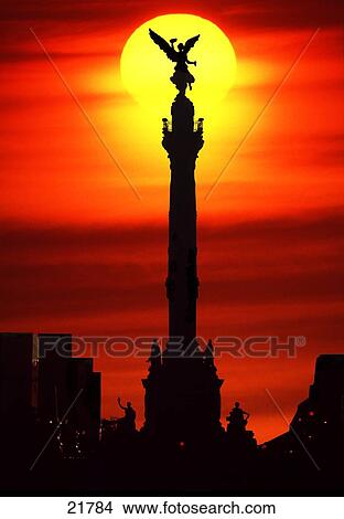 Picture - Monument at dusk, El Angel, Mexico City, Mexico . Fotosearch