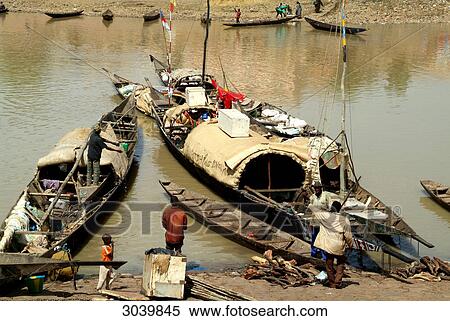 Traditional wooden boats on the Niger, Mopti, Mali, elevated view View Large Photo Image Stock Photography - Traditional wooden boats on the Niger, Mopti, Mali, elevated view . Fotosearch