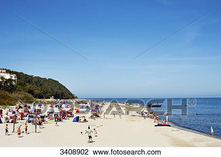 Touristes Plage De Bansin Heringsdorf Usedom Allemagne Vue élevée Banque Dimage