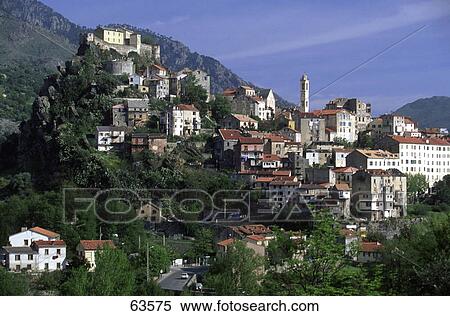 Casas En Pueblo En Colina Corte Corcega Francia Banco De Fotografias Fotosearch