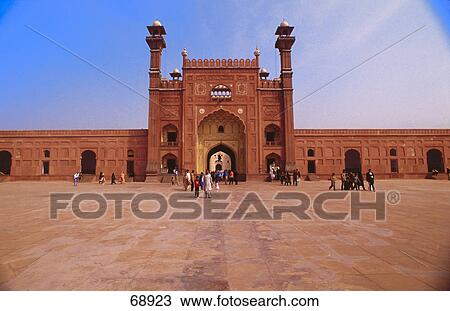 People praying in mosque courtyard, Badshahi Masjid, Lahore, Pakistan View Large Photo Image Stock Image - People praying in mosque courtyard, Badshahi Masjid, Lahore, Pakistan . Fotosearch