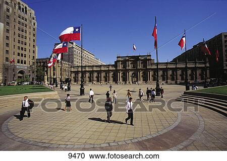 観光客 において 町 正方形 La Moneda サンティアゴ チリ ストックイメージ 9470 Fotosearch