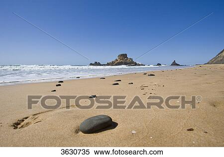 Praia do Castelejo, Vila do Bispo, Algarve, Portugal View Large Photo Image Stock Photography - Praia do Castelejo, Vila do Bispo, Algarve, Portugal . Fotosearch