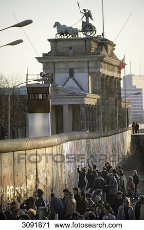 Fall Of The Berlin Wall People Chiselling Pieces Off The Wall At The Brandenburg Gate Berlin Germany Stock Image Fotosearch