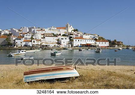 Picture - Fishing boats, Ferragudo, Algarve, Portugal . Fotosearch