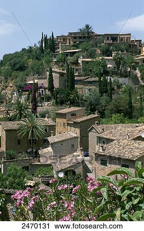 Maisons Dans Village Deia Majorque Iles Baleares Espagne Banque D Image Fotosearch