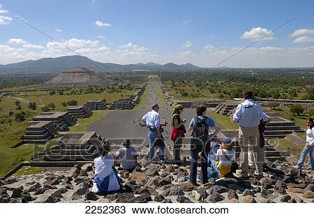 Stock Image - Tourists at archeological site, Avenue of the Dead, Teotihuacan, Mexico . Fotosearch