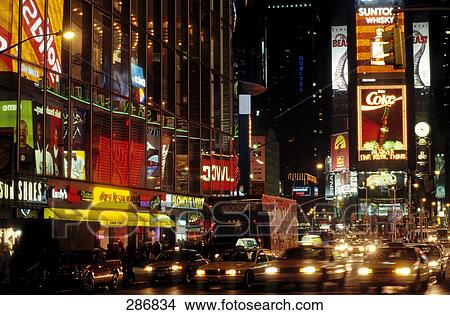 交通 上に 道 夜で タイムズスクエア マンハッタン ニューヨーク市 ニューヨーク州 アメリカ ピクチャー 2864 Fotosearch
