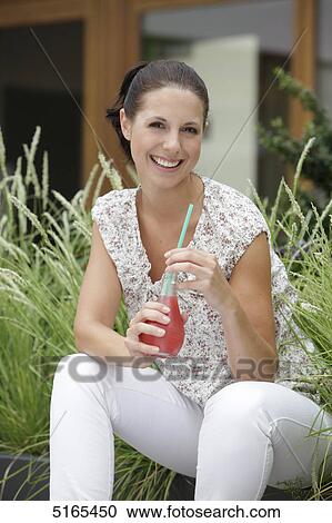 Junge Frau trinkt Limo View Large Photo Image Stock Image - Junge Frau trinkt Limo . Fotosearch