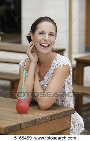 Stock Photo - Junge Frau trinkt Limo . Fotosearch