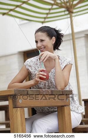 Junge Frau trinkt Limo View Large Photo Image Stock Photograph - Junge Frau trinkt Limo . Fotosearch