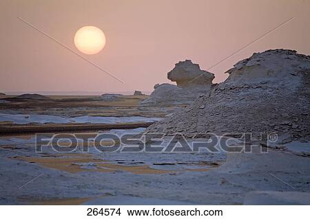 Picture - Rock formations in desert at dusk, Farafra Oasis, Egypt . Fotosearch