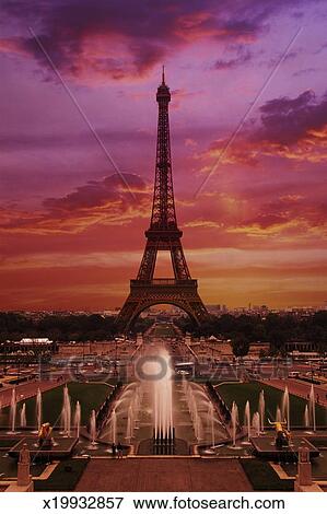 France Paris Tour Eiffel à Coucher Soleil Digital Composite Banque De Photo