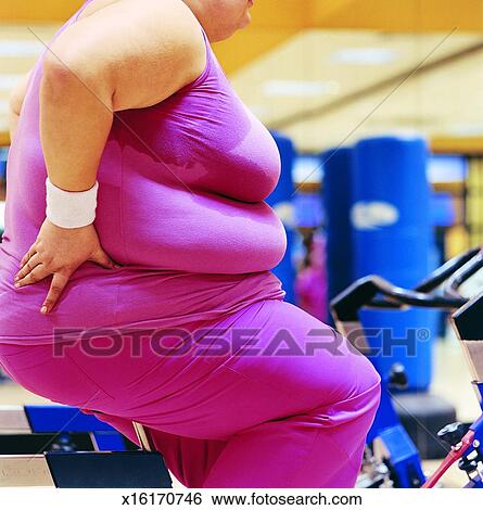 Seção mid, vista, de, um, gorda, mulher, ligado, um, bicicleta