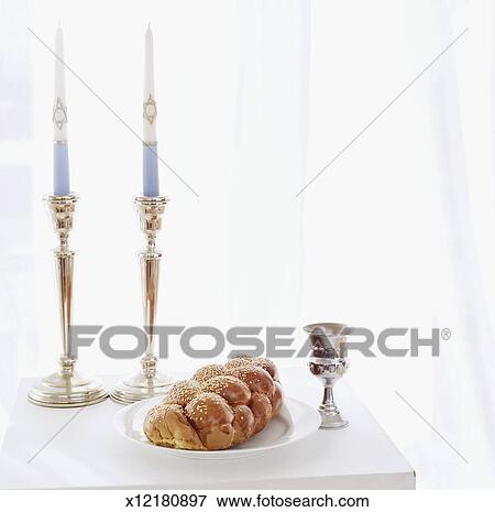 Tisch, dekoriert, mit, silber, kerze, steht, neben, a, wein, kelch, und