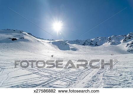 Hiver Paysage Montagne à Neige Et Soleil Banque Dimage