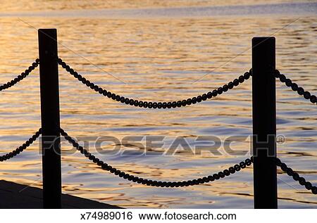 Stock Bilder - kette, zaun x74989016 - Suche Stockfotografie ... Stock Bilder - kette, zaun x74989016 - Suche Stockfotografie ...