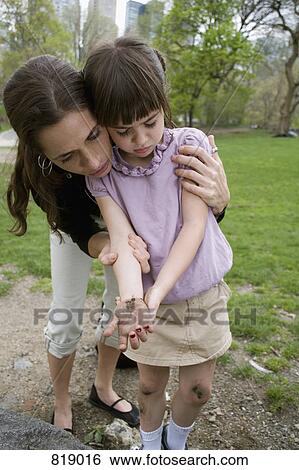 Stock Photograph - A mother consoling her daughter in Central Park, New York City. Fotosearch